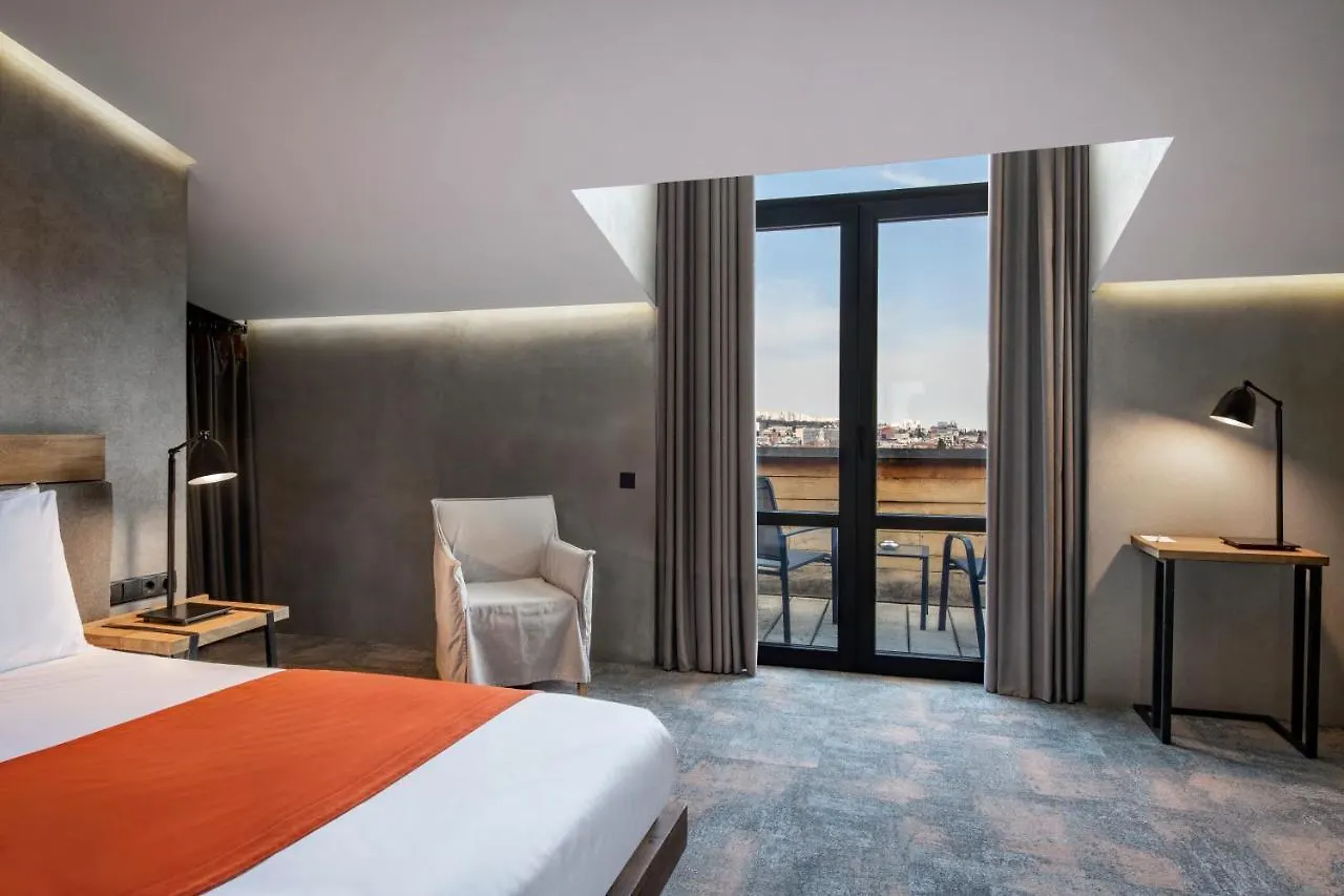 Iota Hotel טביליסי 5*,  גאורגיה