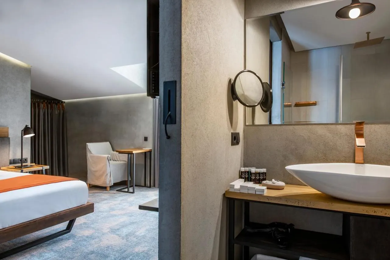 Iota Hotel טביליסי 5*,  גאורגיה