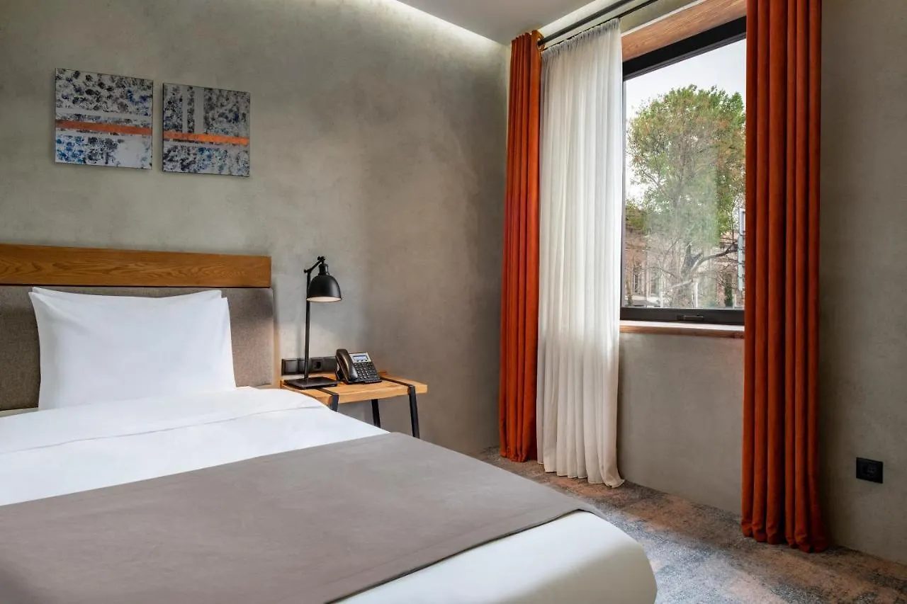 Iota Hotel טביליסי 5*,