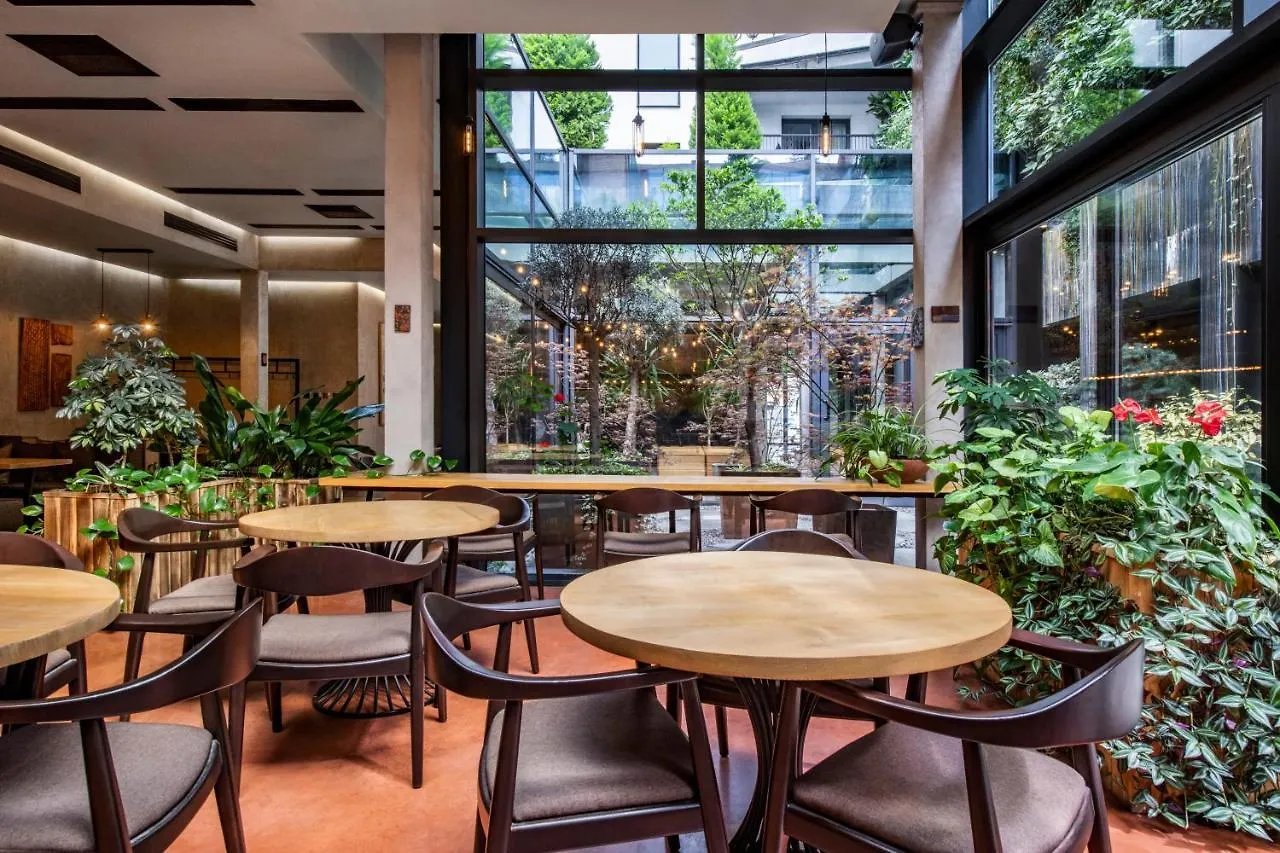 Iota Hotel טביליסי